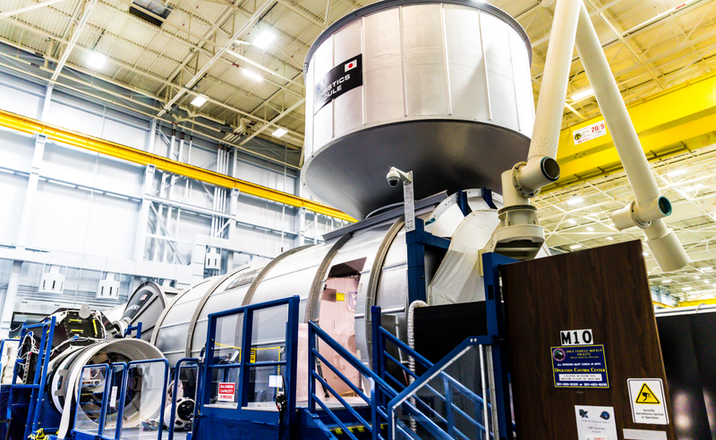 Exterior view of Kibo mockup with the RMS is on the end.